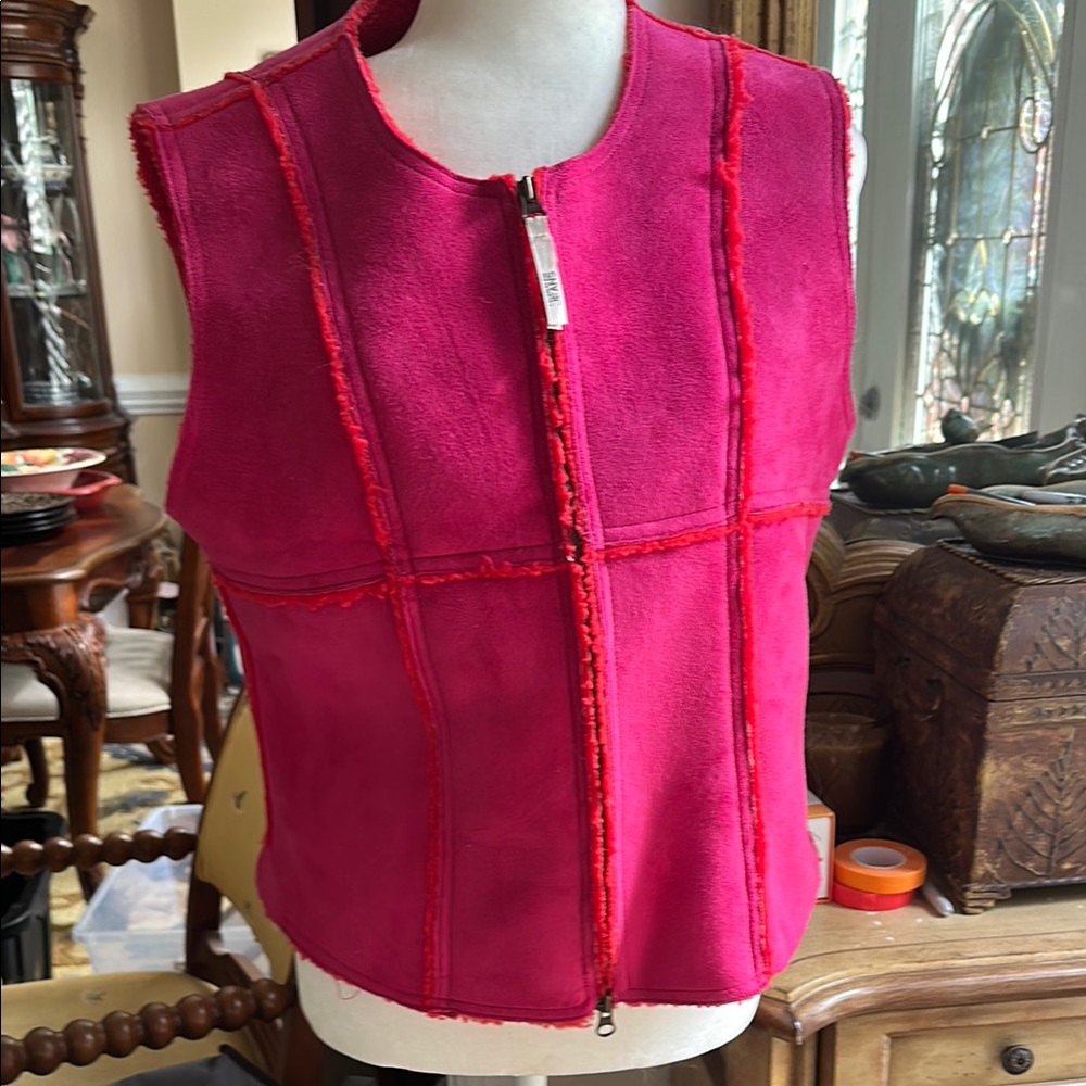 Women's Pink Sleeveless Jacketpink suede Calvin Klein vest